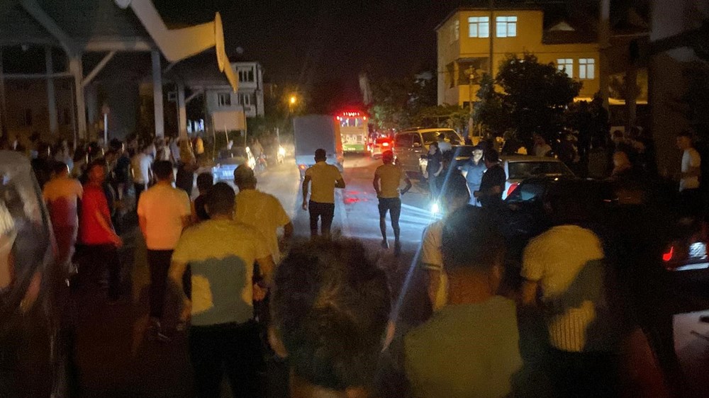 Kayseri'de 7 yaşındaki çocuğa taciz gerginliği: Araçları ters çevirip, iş yerlerini ateşe verdiler - 1