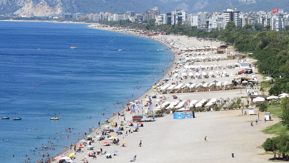 Hava sıcaklığı 41 derece: Sahile akın ettiler