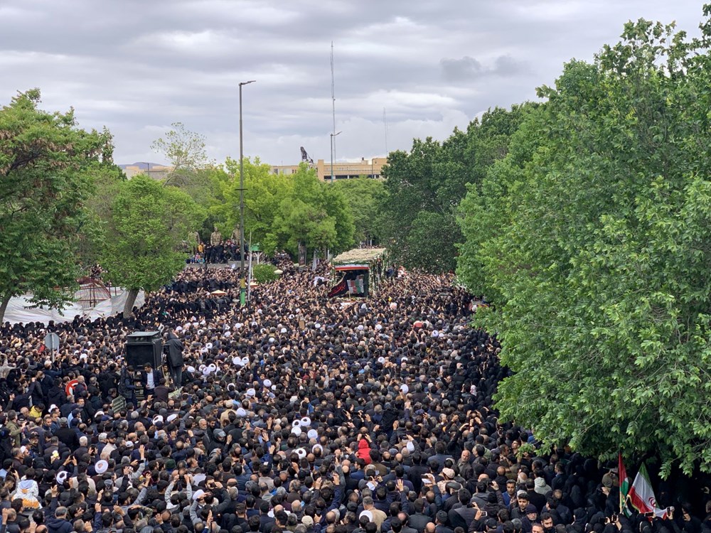 İranlılar Tebriz'de Reisi'yi anıyor - 2