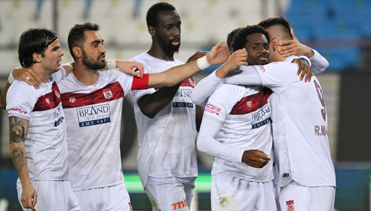 Sivasspor'un deplasmandaki galibiyet hasreti sona erdi Sivasspor'un deplasmandaki galibiyet hasreti sona erdi