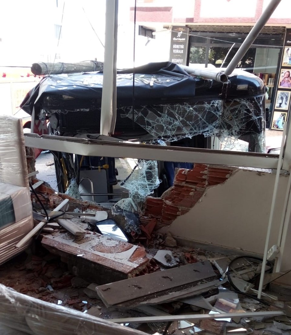 Gaziosmanpaşa'da halk otobüsü kazası: 5 yaralı - 2