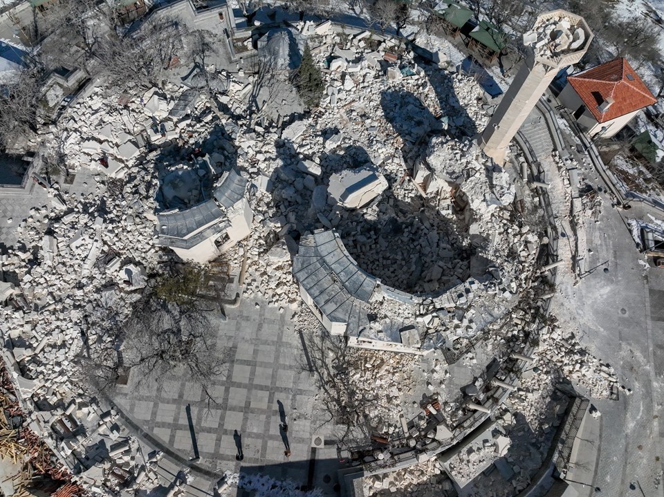 Depremde Hazreti Ukkaşe Türbesi yıkıldı - 2