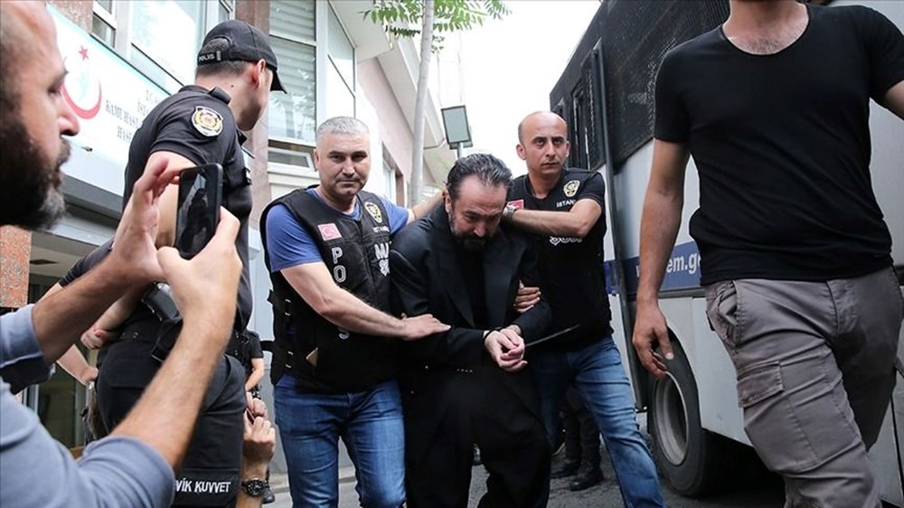 Adnan Oktar davasında ilginç anlar: "Özledik seni, aşkım beyaz sana çok yakışmış" - 6