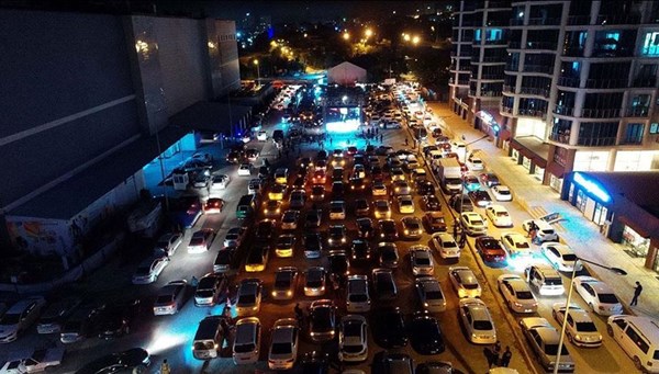 Arabalı açık hava sineması etkinliği Elazığ'da da yapıldı