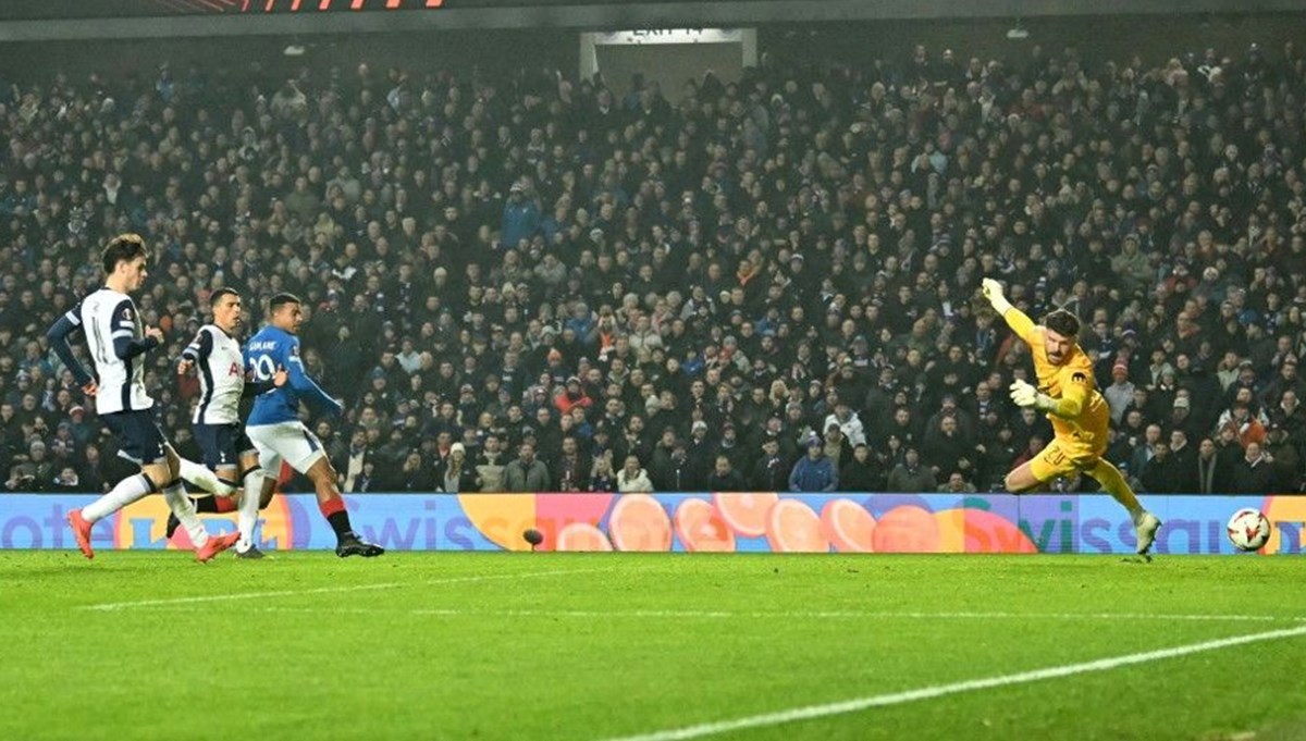 Fenerbahçe'nin rakibi Rangers'ın 126 yıllık Ibrox geleneği: Takım her maçta önce 2. Elizabeth'e galibiyet sözü veriyor Fenerbahçe'nin rakibi Rangers'ın 126 yıllık Ibrox geleneği: Takım her maçta önce 2. Elizabeth'e galibiyet sözü veriyor