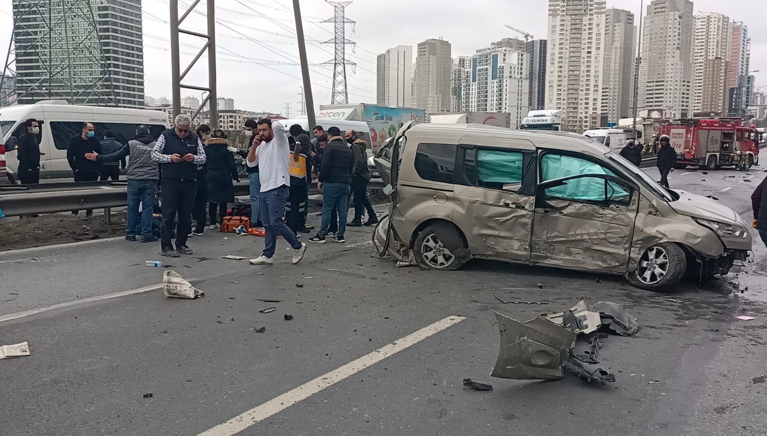 SON DAKİKA HABERİ: İstanbul'da Zincirleme Kaza: 5 Yaralı - Son Dakika ...