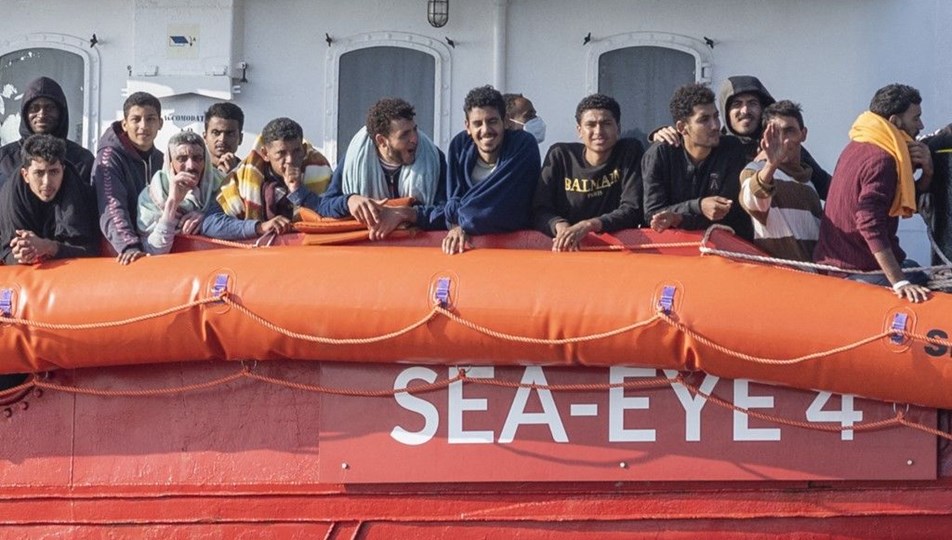 Alman STK'nın kurtardığı 800'ü aşkın göçmen İtalya'ya getirildi
