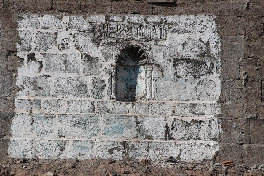 Diyarbakır'da gecekonduların yıkılmasıyla kitabe ve nişler ortaya çıktı - 12