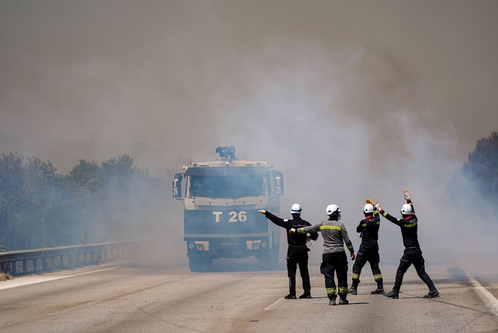 İzmir'de orman yangınları: Çeşme'de otoyol kapandı, Ödemiş'te iki kişi can verdi - 5