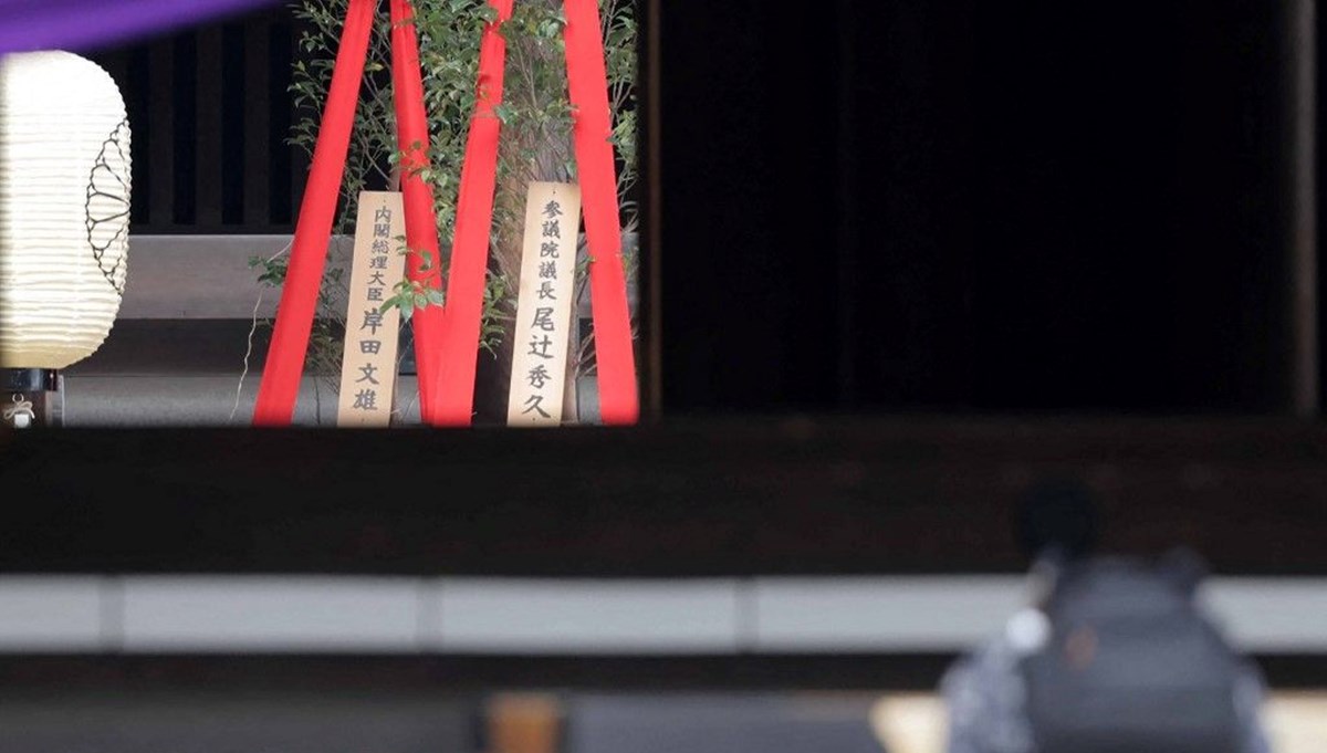 Japonya Başbakanı'ndan tartışmalı tapınağa bağış Japonya Başbakanı'ndan tartışmalı tapınağa bağış