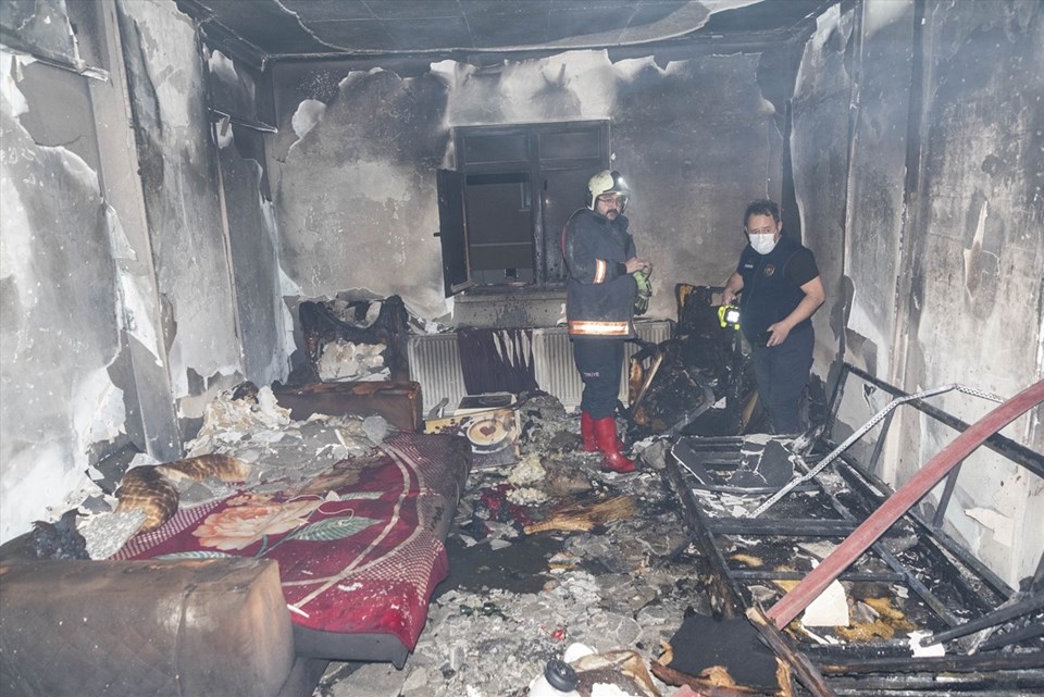Ankara'da ev yangını: 8 kişi dumandan etkilendi - 2
