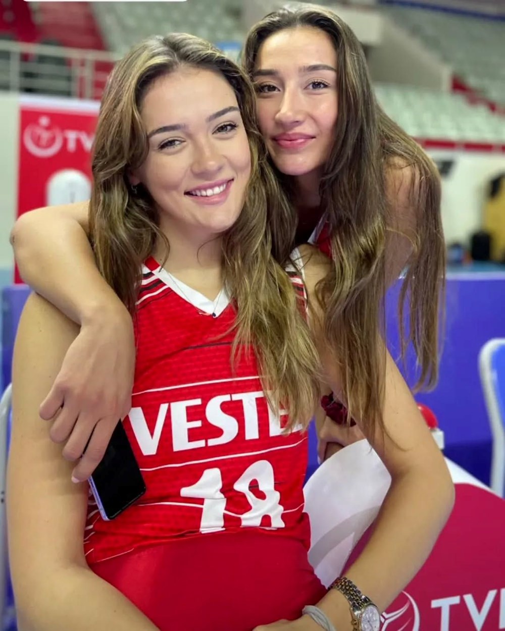 Milli voleybolcular Hande Baladın ve Zehra Güneş Fenerbahçe yolunda! - 2