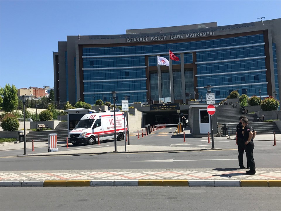 istanbul bolge idare mahkemesi nin ikinci katindan duserek oldu son dakika turkiye haberleri ntv haber