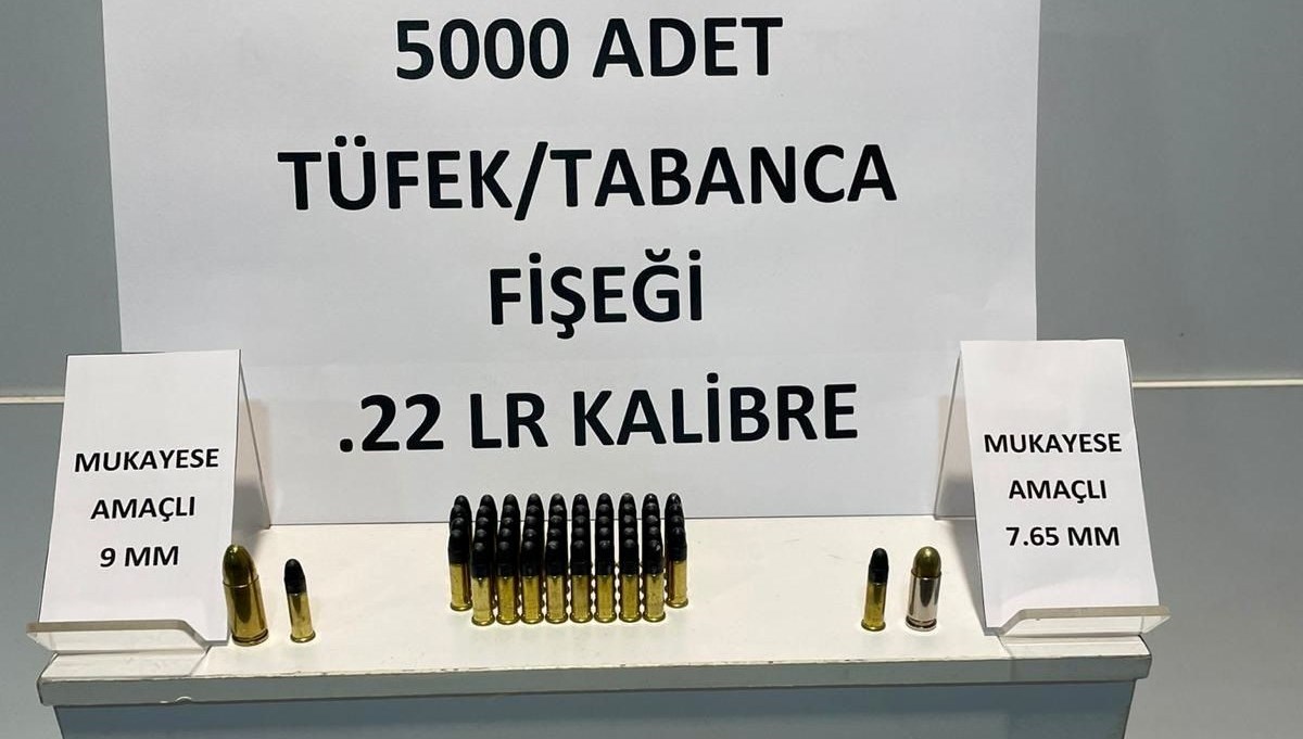 Büyük İstanbul Otogarı'nda 5 bin fişek ele geçirildi Büyük İstanbul Otogarı'nda 5 bin fişek ele geçirildi