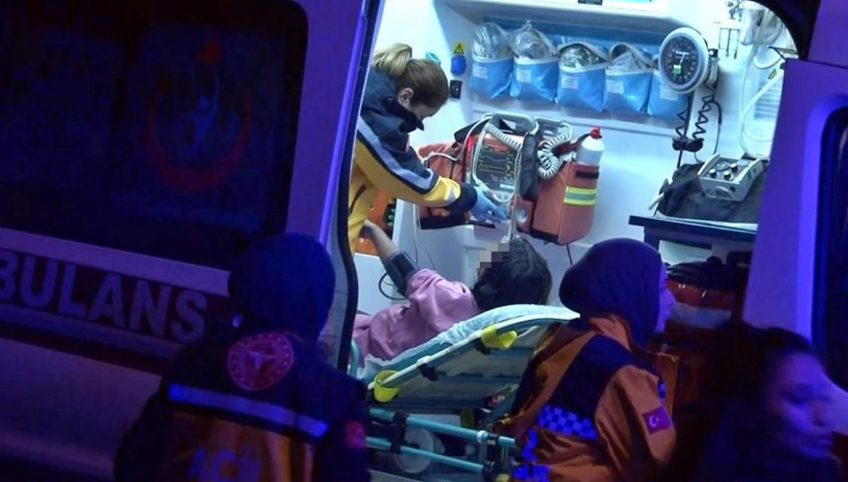 Antalya'da korkutan yangın | Komşular fark etti: 3 çocuk ve anneanne kurtarıldı Antalya'da korkutan yangın | Komşular fark etti: 3 çocuk ve anneanne kurtarıldı