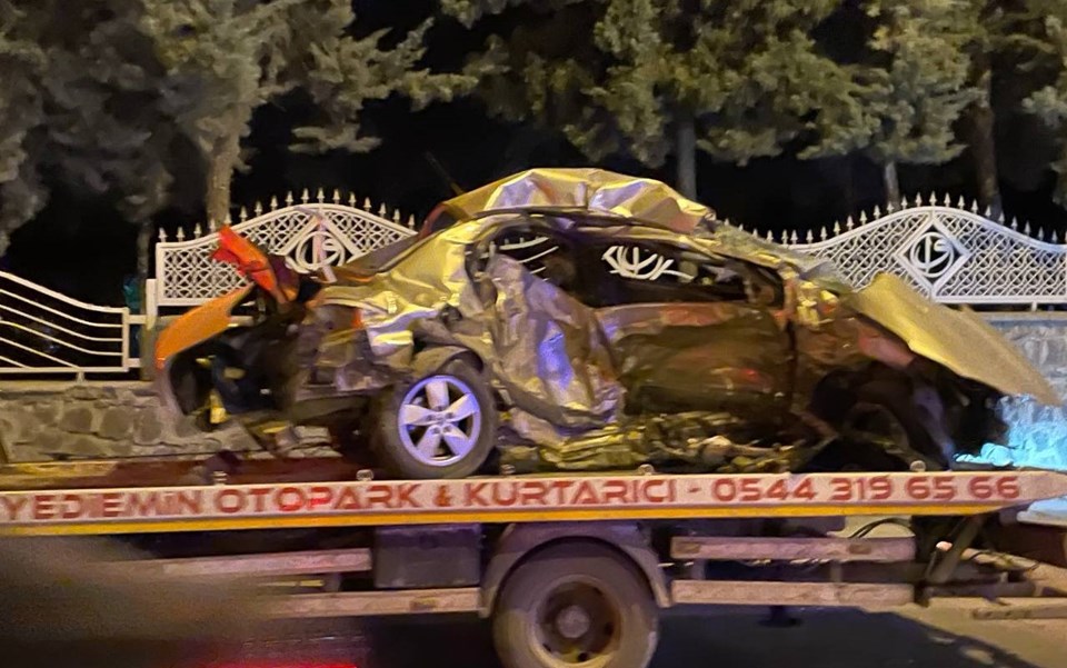 Gaziantep'te feci kaza: Kafa kafaya çarpışan araçlarda 5 kişi öldü - 2