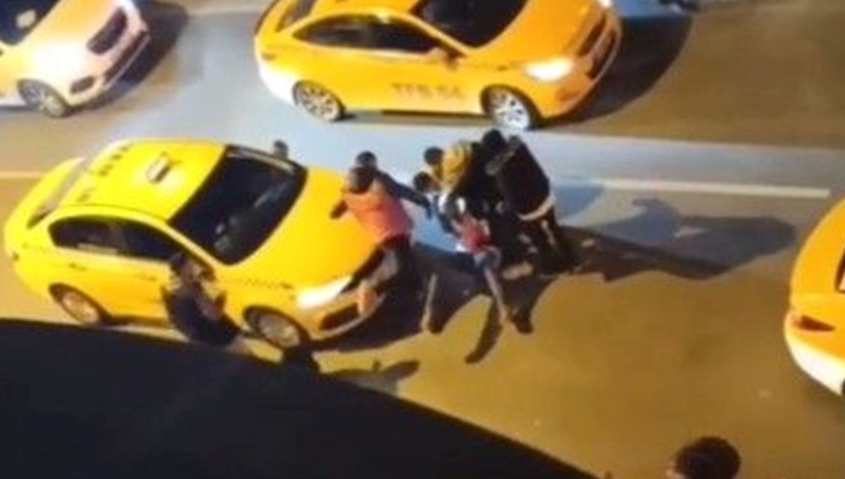 Yolcu ''dur'' dedi, taksici tekmeledi