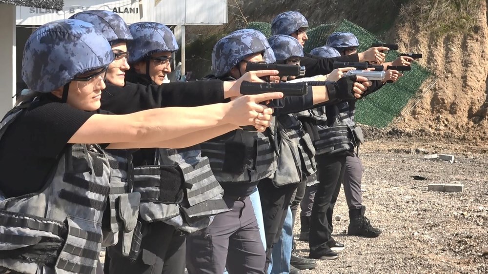 Polis Kadınlar Hedefte On İkiden Vurdu 76