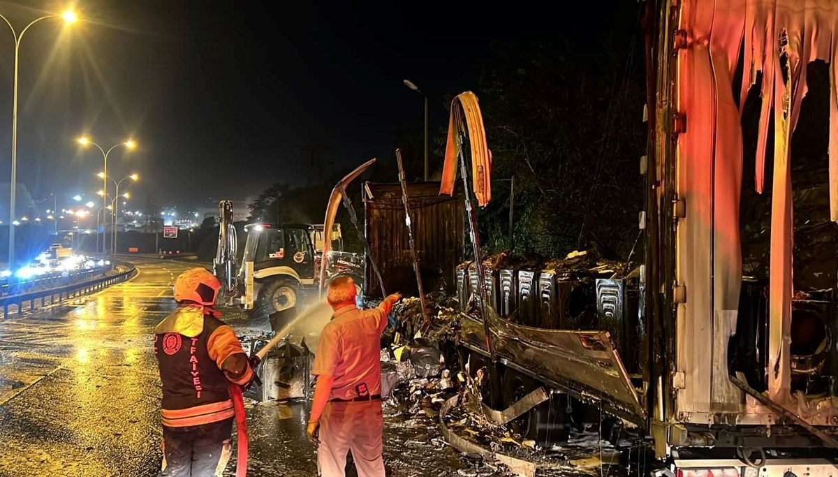 Kocaeli'de TIR yangını: Ankara yönünde ulaşım aksadı