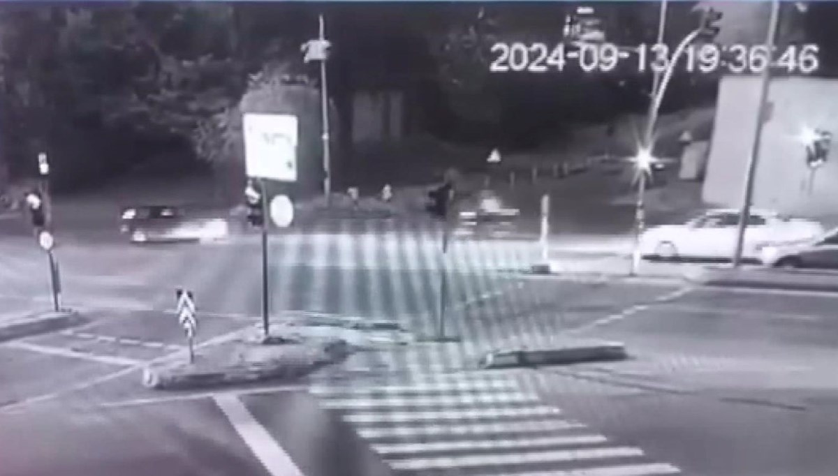 Işık ihlali yapıp motosikletliye çarptı Işık ihlali yapıp motosikletliye çarptı