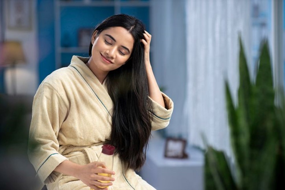 Saç diplerindeki egzama, kepek ve kaşıntıyı geçiren yöntem! Şampuanın içine bir damla ekleyince mucizeler yaratıyor, pul pul dökülmeyi önlüyor - 4