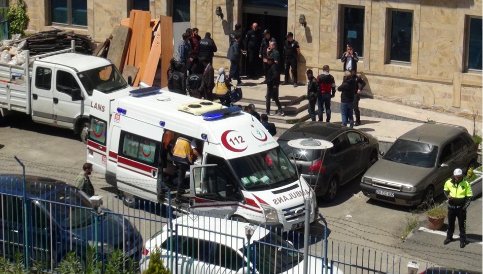 Asansör kabini işçilerin üzerine düştü: 1 ölü, 2 yaralı