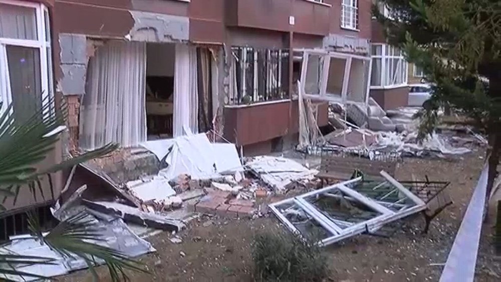 İstanbul'da 14 katlı binada patlama: 1 can kaybı, 3 yaralı - 5