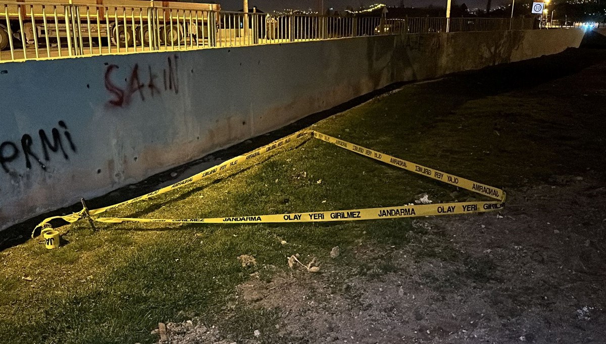 Kütahya'da tüfek ve keserli kavga: 1 ölü, 1 yaralı Kütahya'da tüfek ve keserli kavga: 1 ölü, 1 yaralı