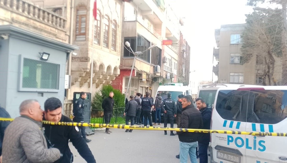 Karısını öldürüp intihar girişiminde bulundu Karısını öldürüp intihar girişiminde bulundu