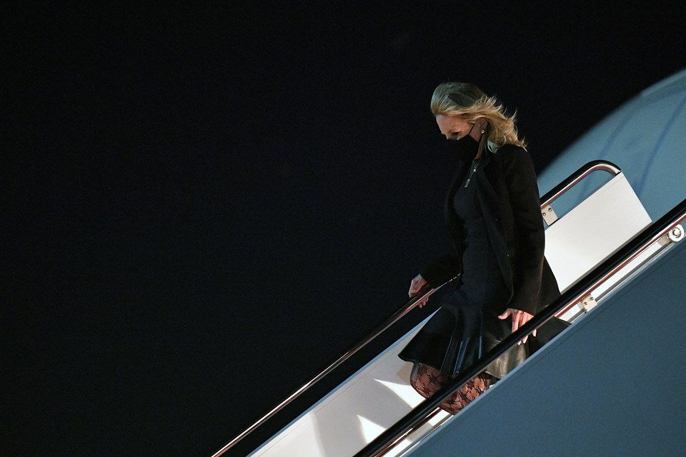 Jill Biden'dan uçaktaki gazetecilere 1 Nisan şakası - 1