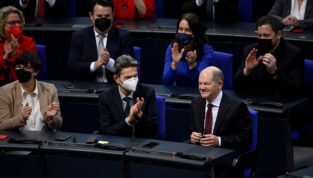 Almanya'nın başbakanı resmen Olaf Scholz oldu