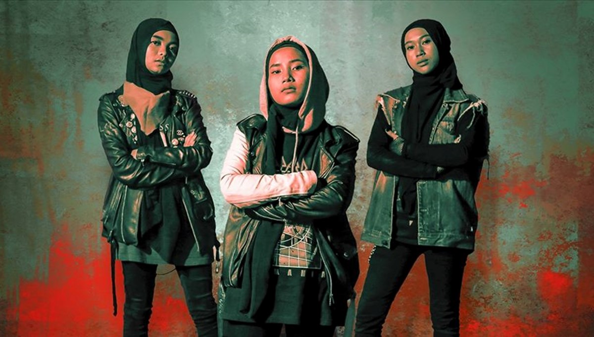 Endonezya'da tesettürlü heavy metal grubu önyargılarla mücadele ediyor Endonezya'da tesettürlü heavy metal grubu önyargılarla mücadele ediyor