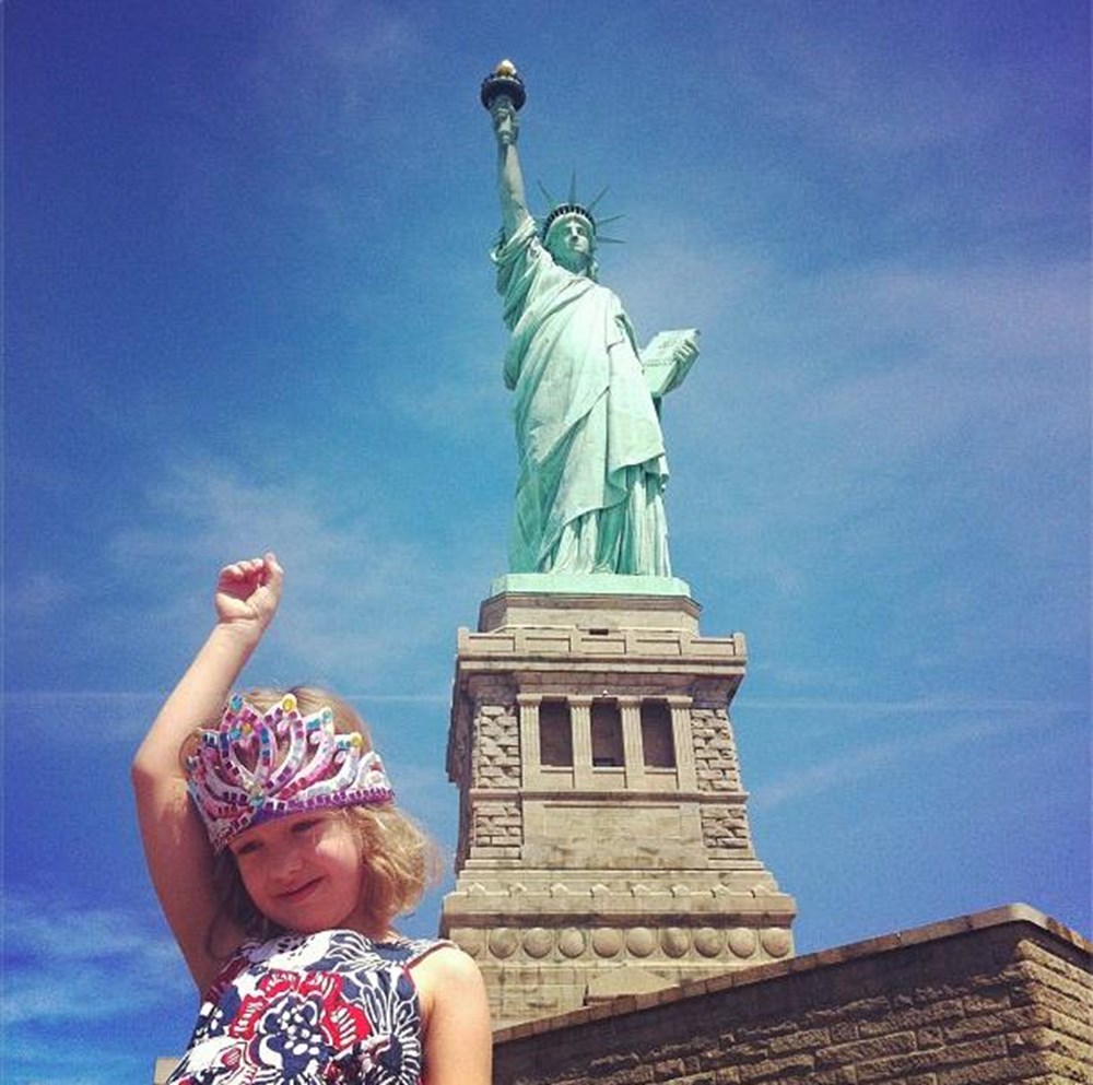 На фоне статуи свободы На фоне статуи свободы