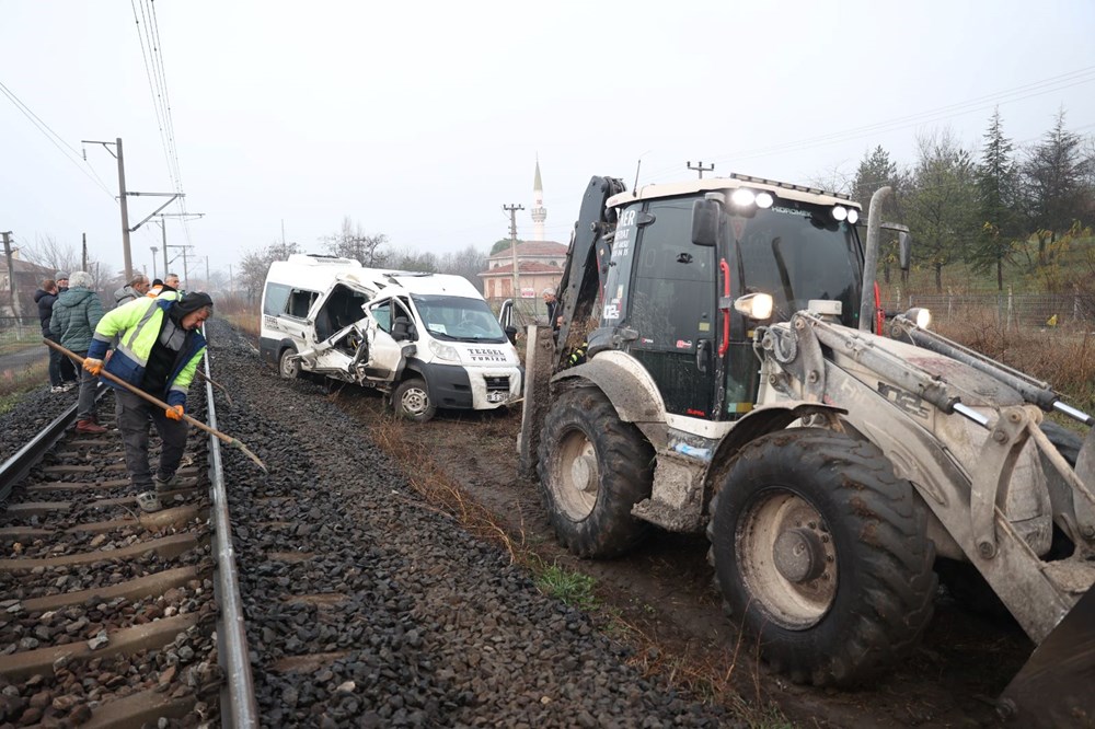 Kırklareli’nde fabrika servisine tren çarptı: İki yaralı - 5