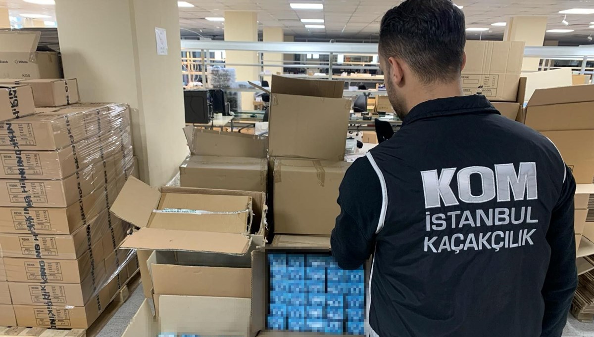 Piyasa değeri 15 milyon lira olan 18 bin cep telefonu ele geçirildi Piyasa değeri 15 milyon lira olan 18 bin cep telefonu ele geçirildi
