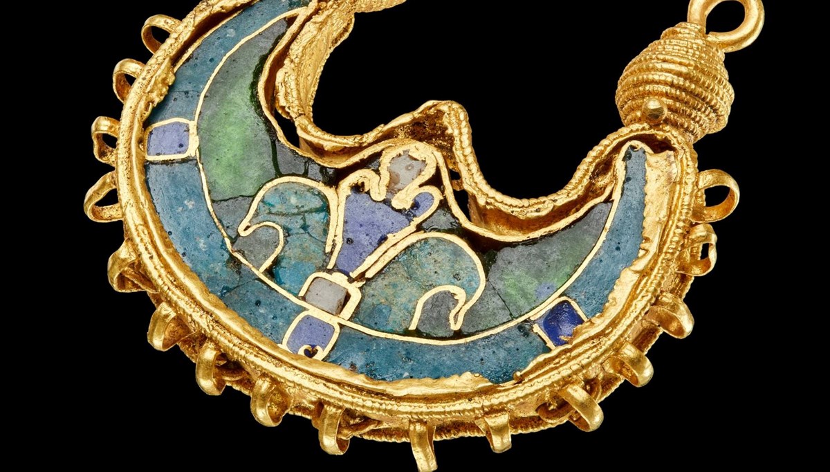 Bizans İmparatoru tarafından Viking savaşçısına hediye edilen paha biçilemez altın küpe bulundu