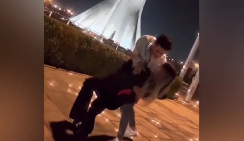 İran'da Azadi Kulesi'nin önünde dans eden çifte 10 yıl ceza: Suçları, izinsiz toplamak ve kamu fuhşuna teşvik - 5