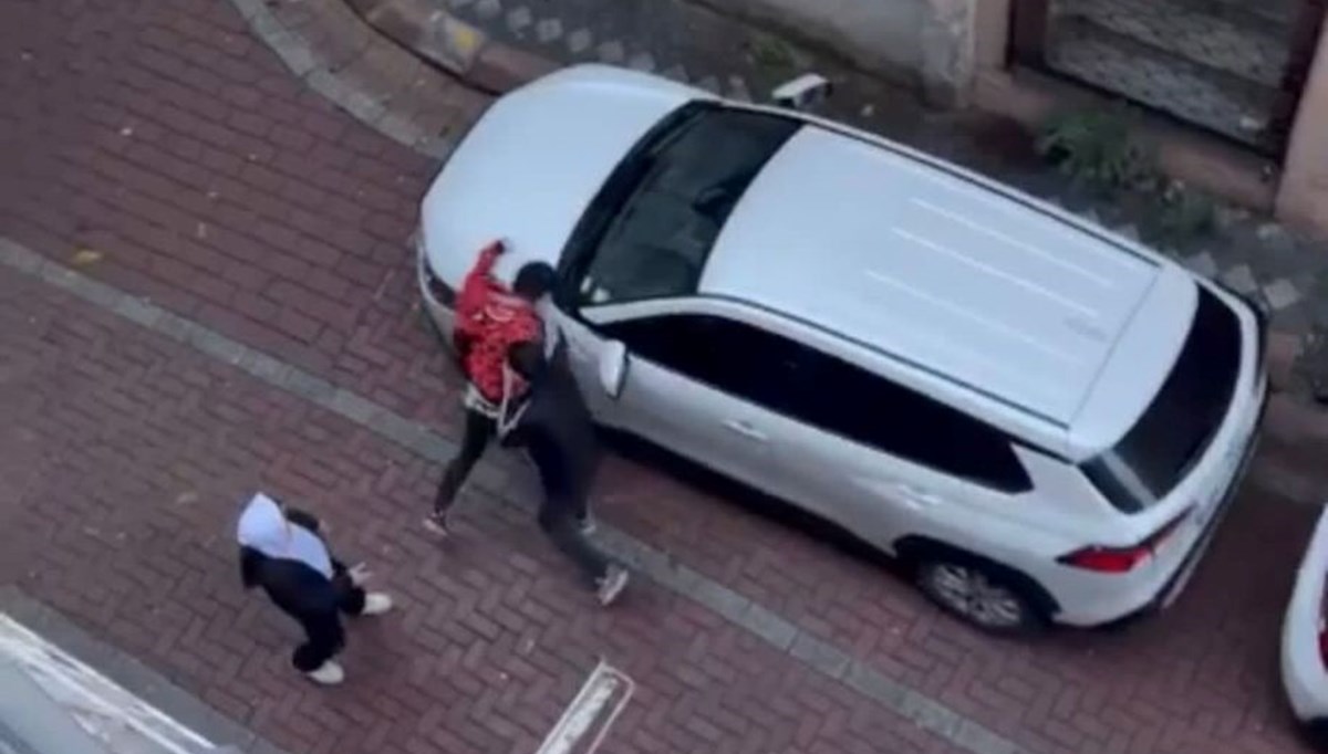 Zeytinburnu'nda kaput çökerten yumruk kamerada Zeytinburnu'nda kaput çökerten yumruk kamerada