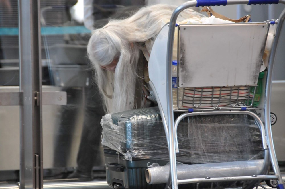 Kanada’ya gidemedi, ülkesine de dönmek istemiyor: İstanbul
Havalimanı akademisyenin evi oldu - 3
