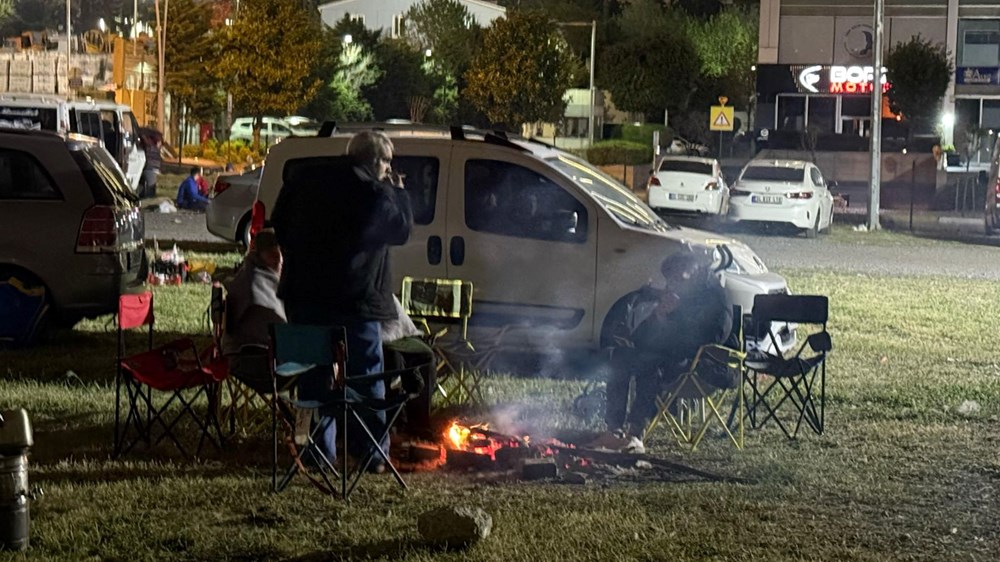 İstanbul'da kimi vatandaşlar geceyi dışarıda geçirdi 76 EW9gC8CdN0a53fqOgH5jqw