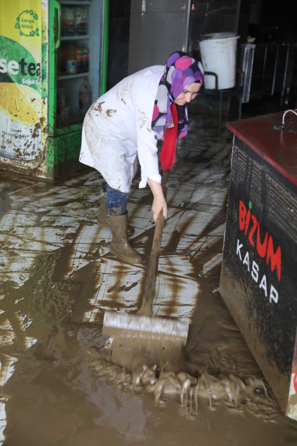 Artvin'de sel gitti, çamur kaldı - 13