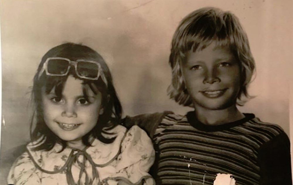 Nilgün Belgün takipçilerini geçmişe götürdü: Bu fotoğraf Marmaris'te çekildi (Ünlülerin çocukluk ve gençlik halleri) - 449