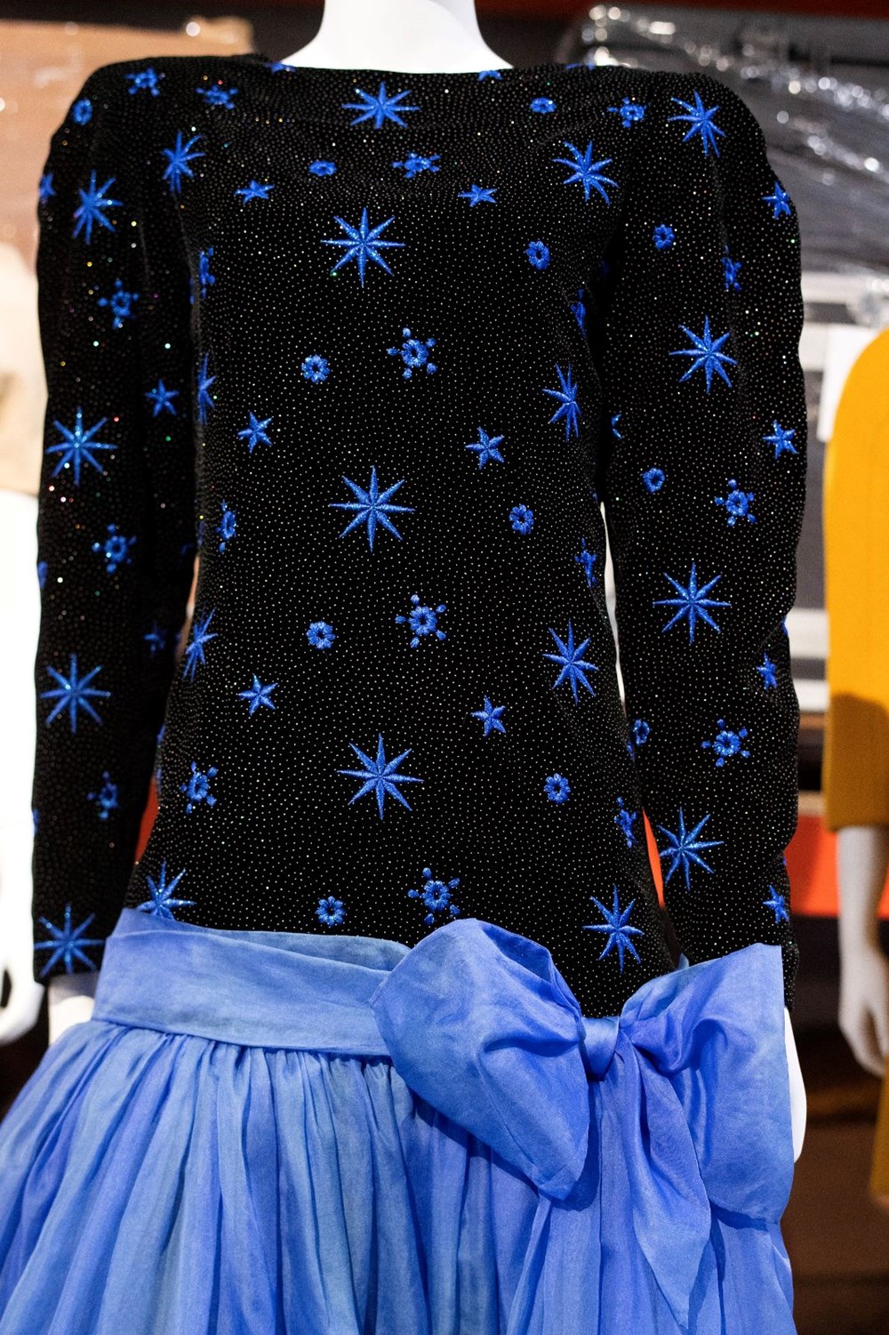 Şahzadə Diananın paltarı rekord qiymətə satılıb - 2