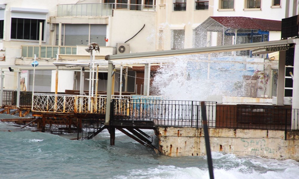 Bodrum'da fırtına milyonluk yatı batırdı - 2