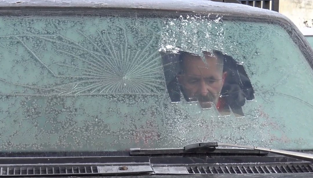 Sıcaklık sıfırın altına düştü: Araçlar buz tuttu