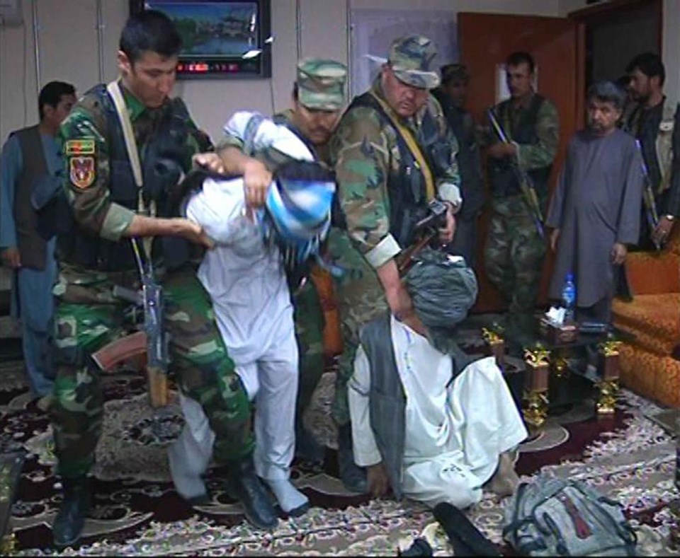 Afganistan'da Dostum'a suikast girişimi önlendi - 1
