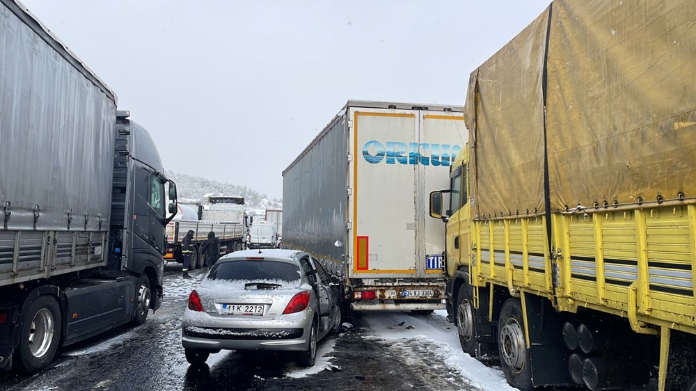 Anadolu Otoyolu'nda 50'den fazla araçla zincirleme kaza: Ankara yönü ulaşıma kapandı - 2