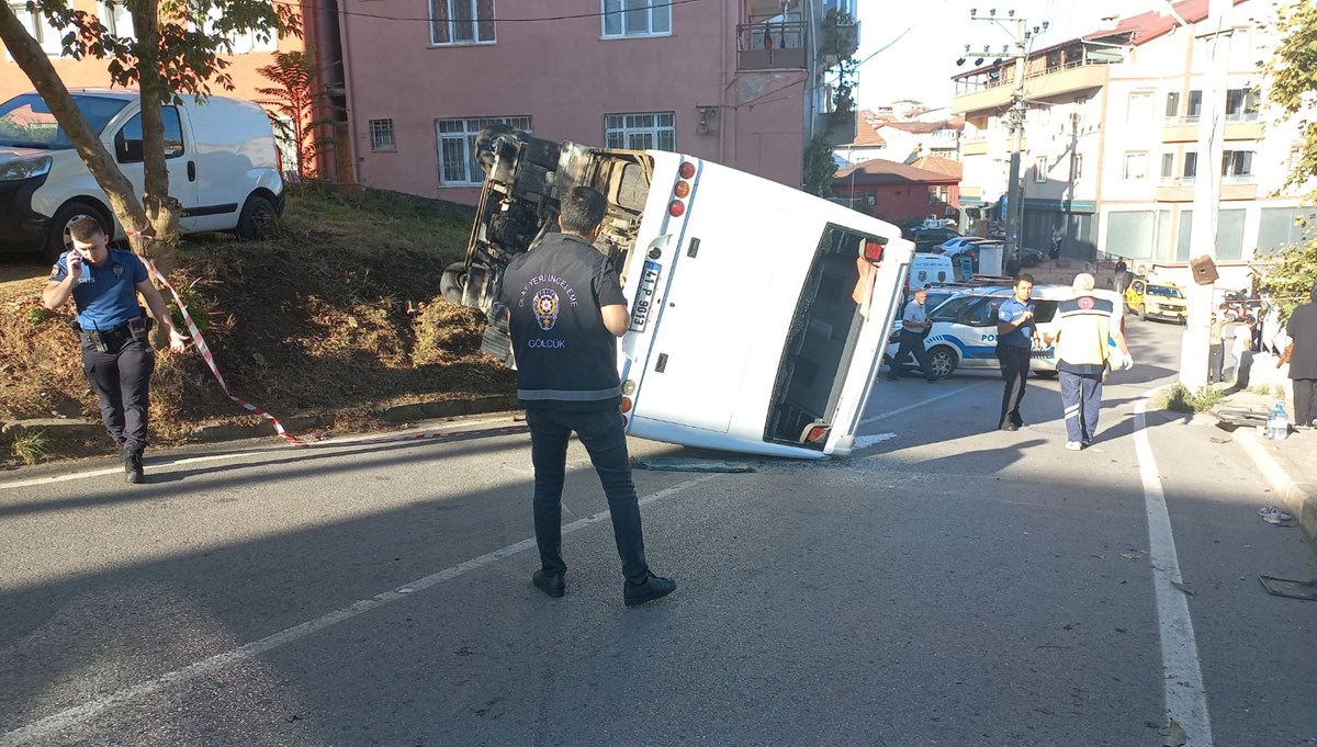 Kocaeli'de işçi servisi kazası: 2 ölü Kocaeli'de işçi servisi kazası: 2 ölü