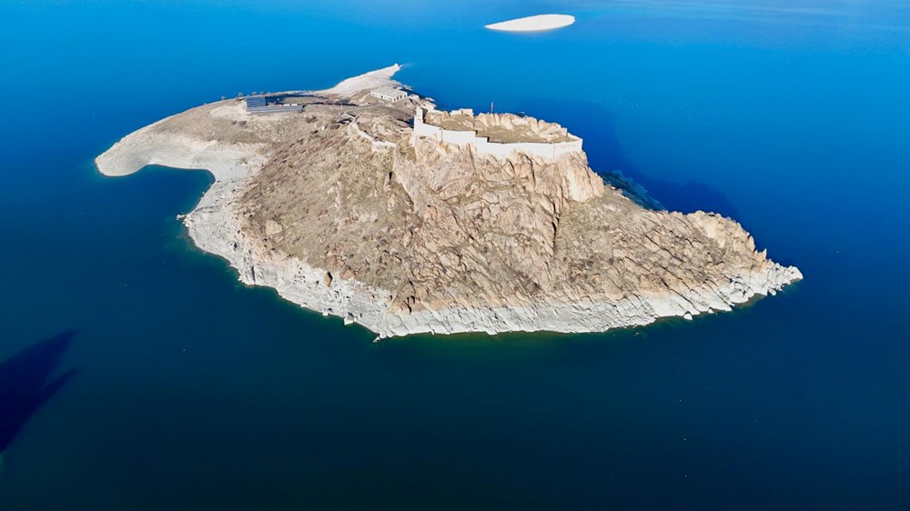 Tunceli'de sular çekilince ortaya çıktı: 2 bin 800 yıllık olduğu tahmin ediliyor - 4