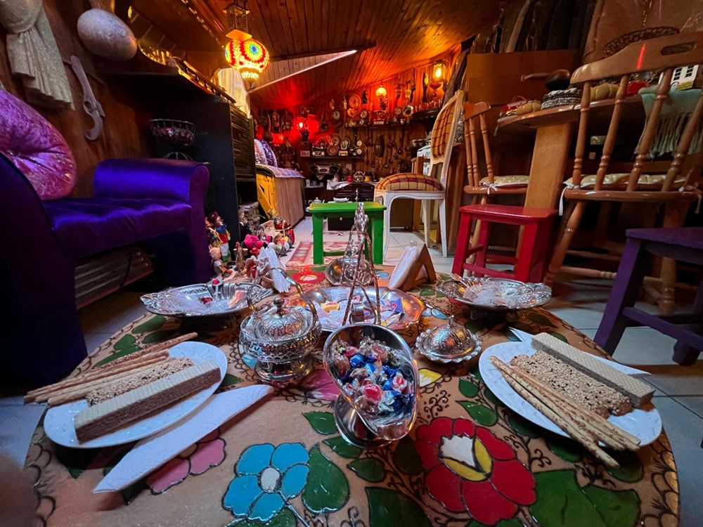 Müşterilerinin eşyalarıyla dönüştürdü: 48 yıllık terzi dükkanı"Hatıra Müzesi" oldu 75 E t6xi